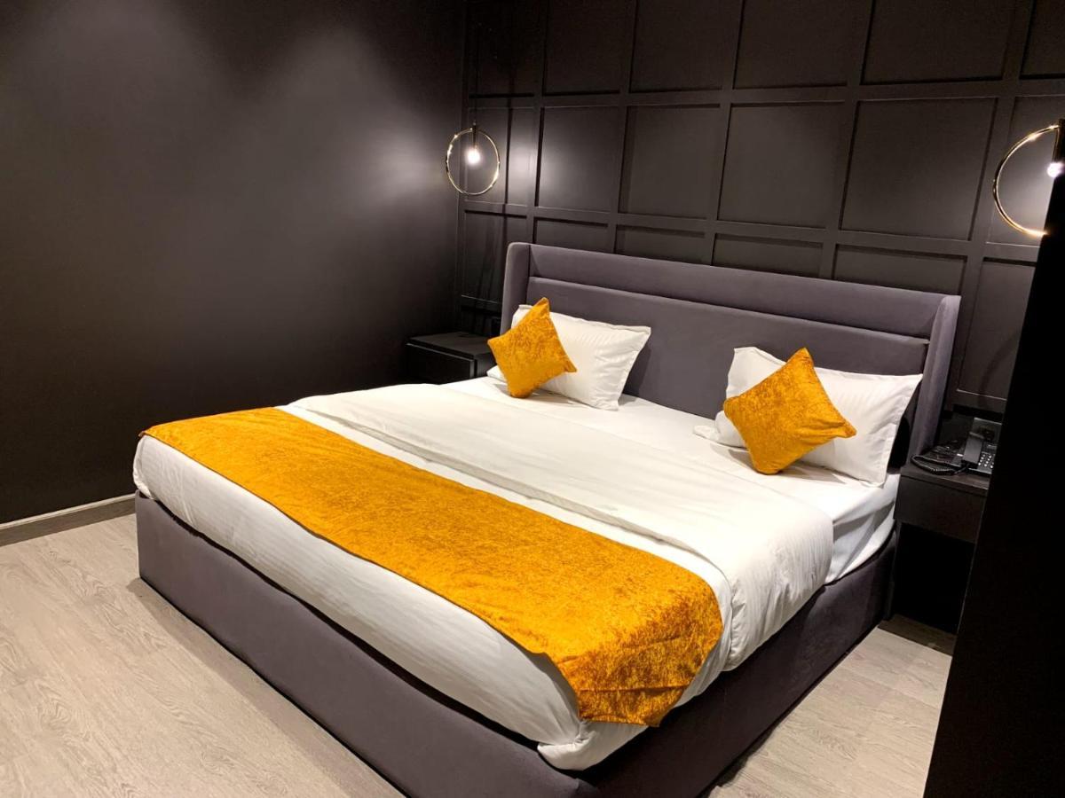 Hotel Madhav'S Lap Of Luxury Moradabad Zewnętrze zdjęcie