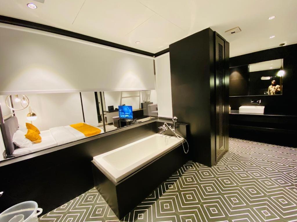Hotel Madhav'S Lap Of Luxury Moradabad Zewnętrze zdjęcie